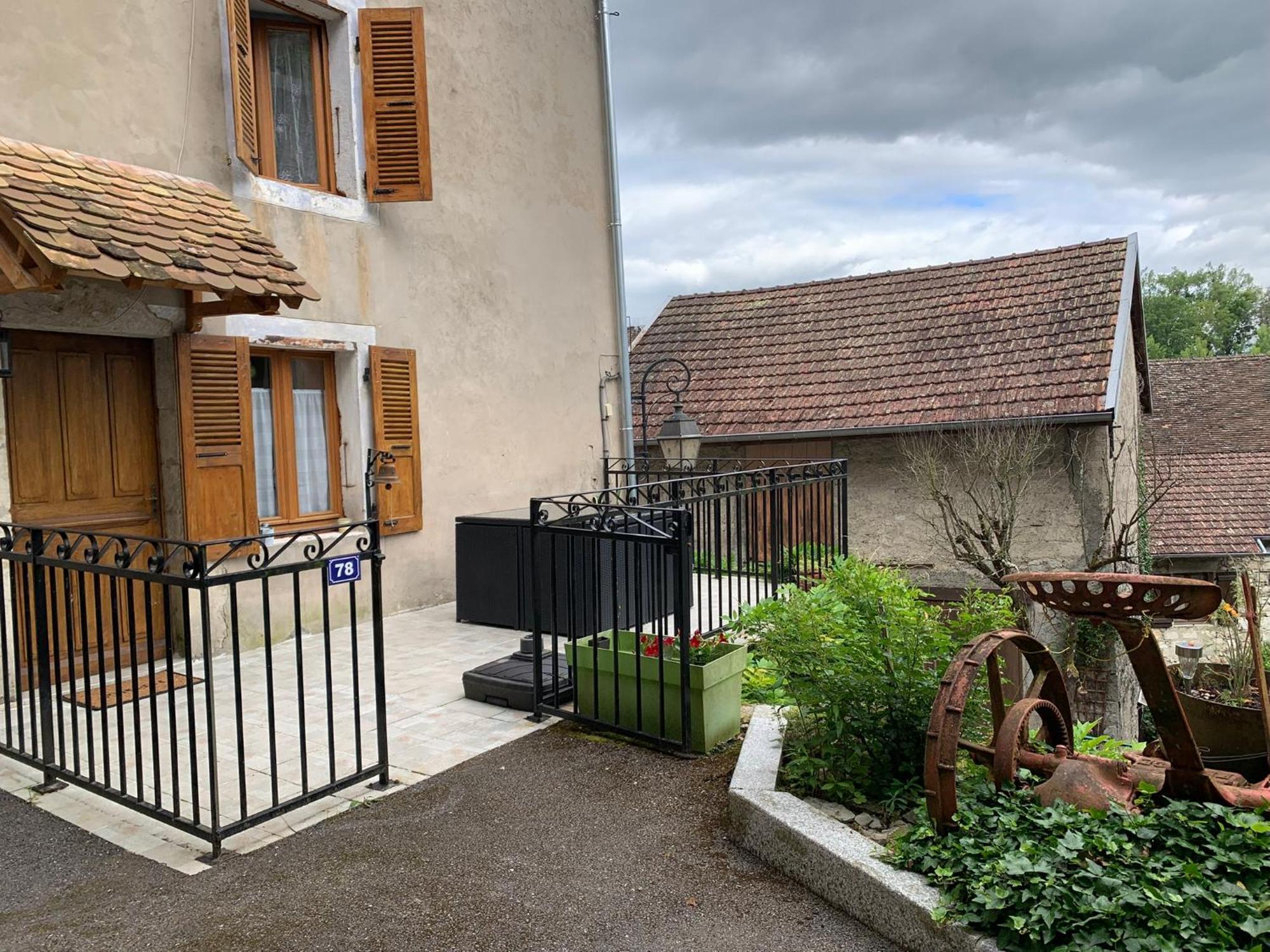 Gite Chez Charlot Chanaz Exteriör bild